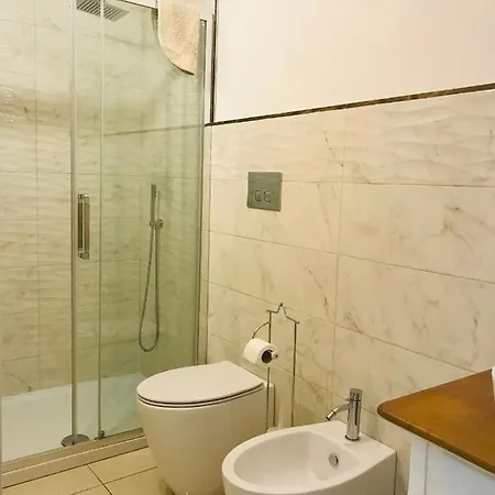Privata “un Nido A Castello” ホテル 3*
